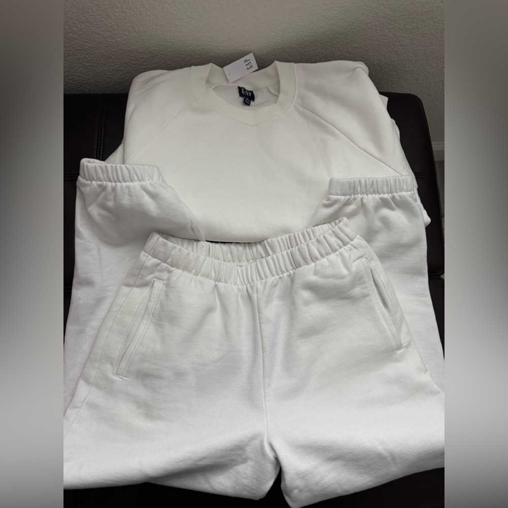 GAP sweatshirt and joggers set + pink joggers